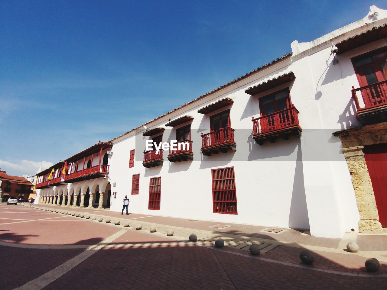 LOW ANGLE VIEW OF BUILDINGS AGAINST BLUE SKY
