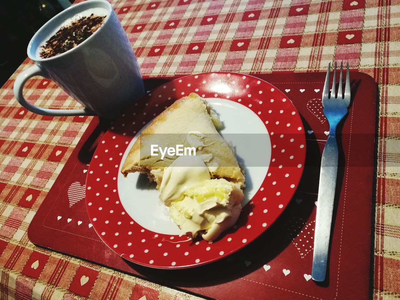 HIGH ANGLE VIEW OF FOOD ON TABLE