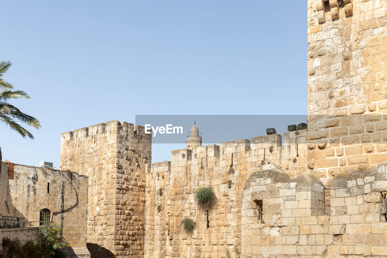 LOW ANGLE VIEW OF FORT AGAINST CLEAR SKY