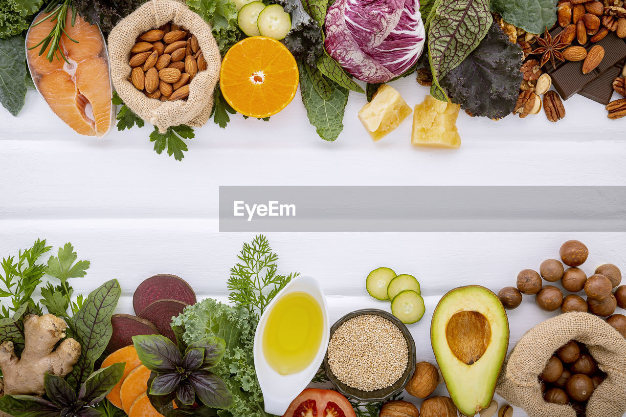 HIGH ANGLE VIEW OF FRUITS AND VEGETABLES ON TABLE