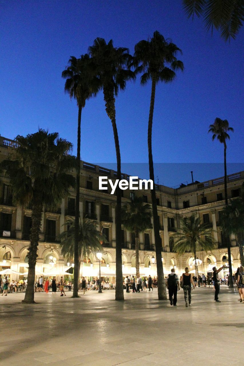 TOURISTS AT TOWN SQUARE