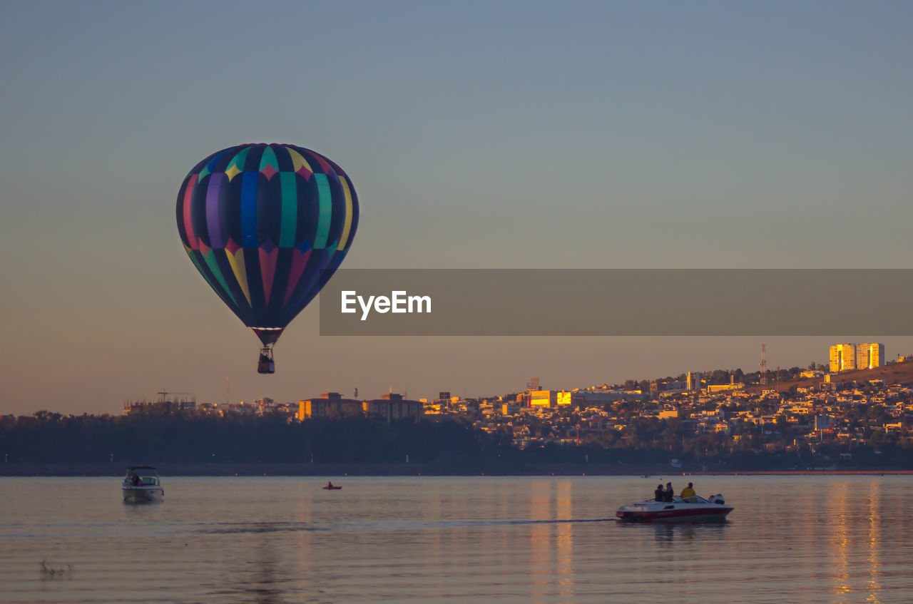 SCENIC VIEW OF HOT AIR BALLOON AGAINST SKY