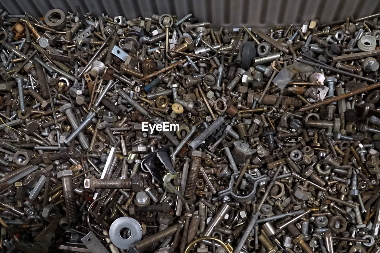 CLOSE-UP OF METALLIC MACHINE