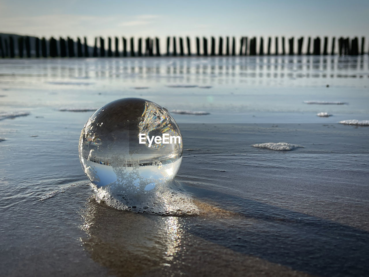 CLOSE-UP OF ICE ON WOODEN POST IN SEA