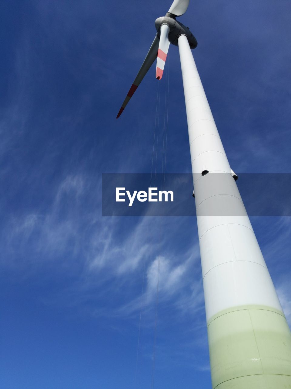 LOW ANGLE VIEW OF FLAG AGAINST SKY