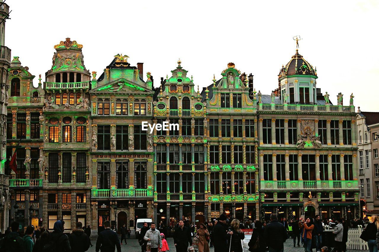 LOW ANGLE VIEW OF BUILDINGS IN CITY