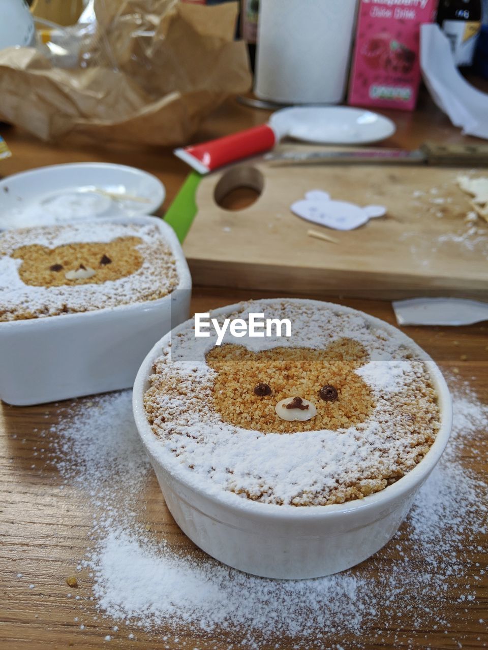 HIGH ANGLE VIEW OF COFFEE AND COOKIES ON TABLE