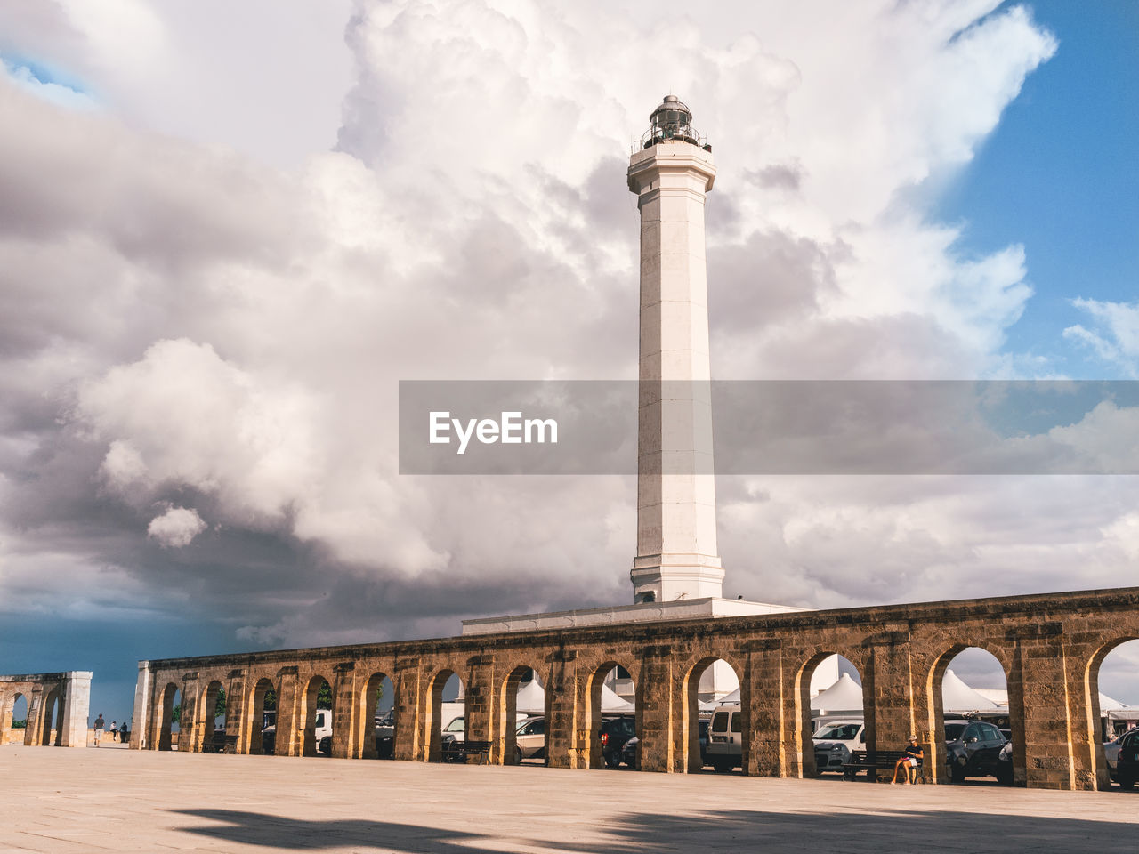 LOW ANGLE VIEW OF MONUMENT AGAINST SKY