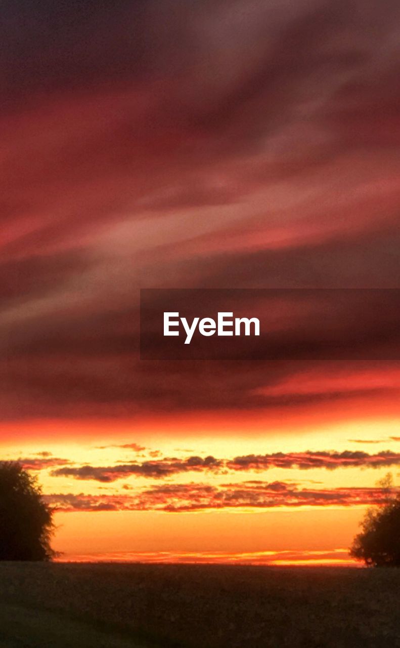 SCENIC VIEW OF DRAMATIC SKY OVER LANDSCAPE