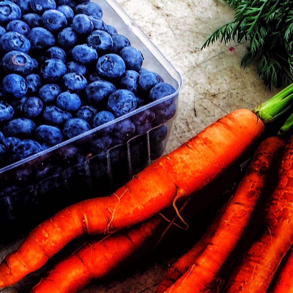 FULL FRAME SHOT OF FRUITS FOR SALE IN MARKET
