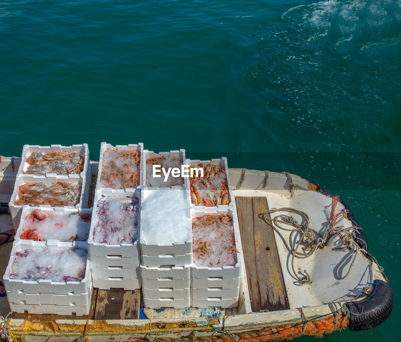 HIGH ANGLE VIEW OF FOOD ON LAKE AGAINST SKY