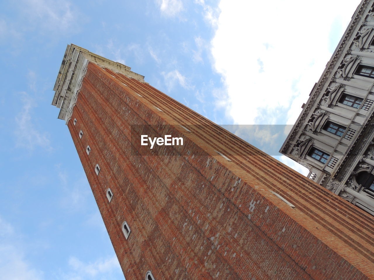 LOW ANGLE VIEW OF BUILDINGS AGAINST SKY