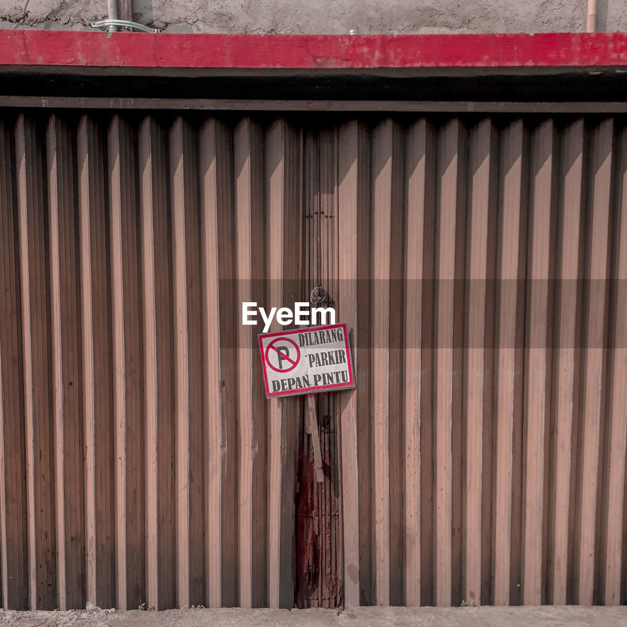 Information sign on metal structure