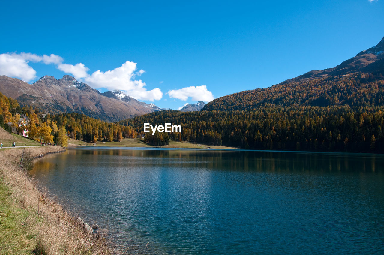 SCENIC VIEW OF LAKE AND MOUNTAINS AGAINST BLUE SKY