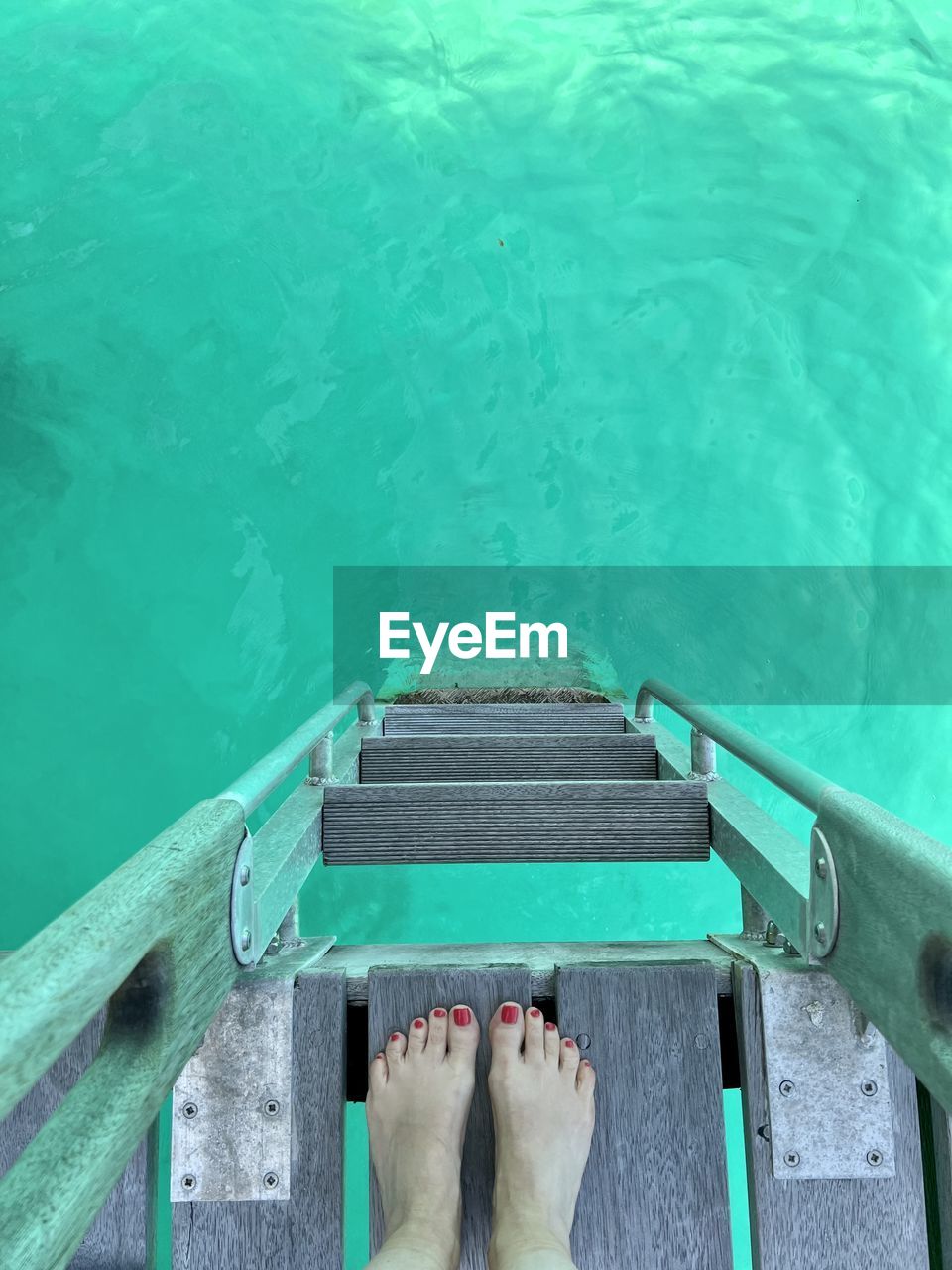 water, low section, human leg, one person, personal perspective, high angle view, human foot, lifestyles, barefoot, nature, swimming pool, leisure activity, adult, day, women, relaxation, human limb, directly above, limb, swimming, trip, vacation, holiday, outdoors, pier, poolside, standing, summer, sea, turquoise colored, wood, travel, underwater, railing, nail polish