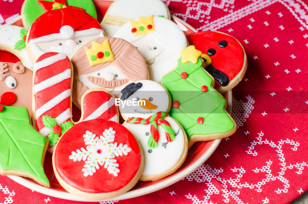 HIGH ANGLE VIEW OF CHRISTMAS DECORATIONS ON TABLE