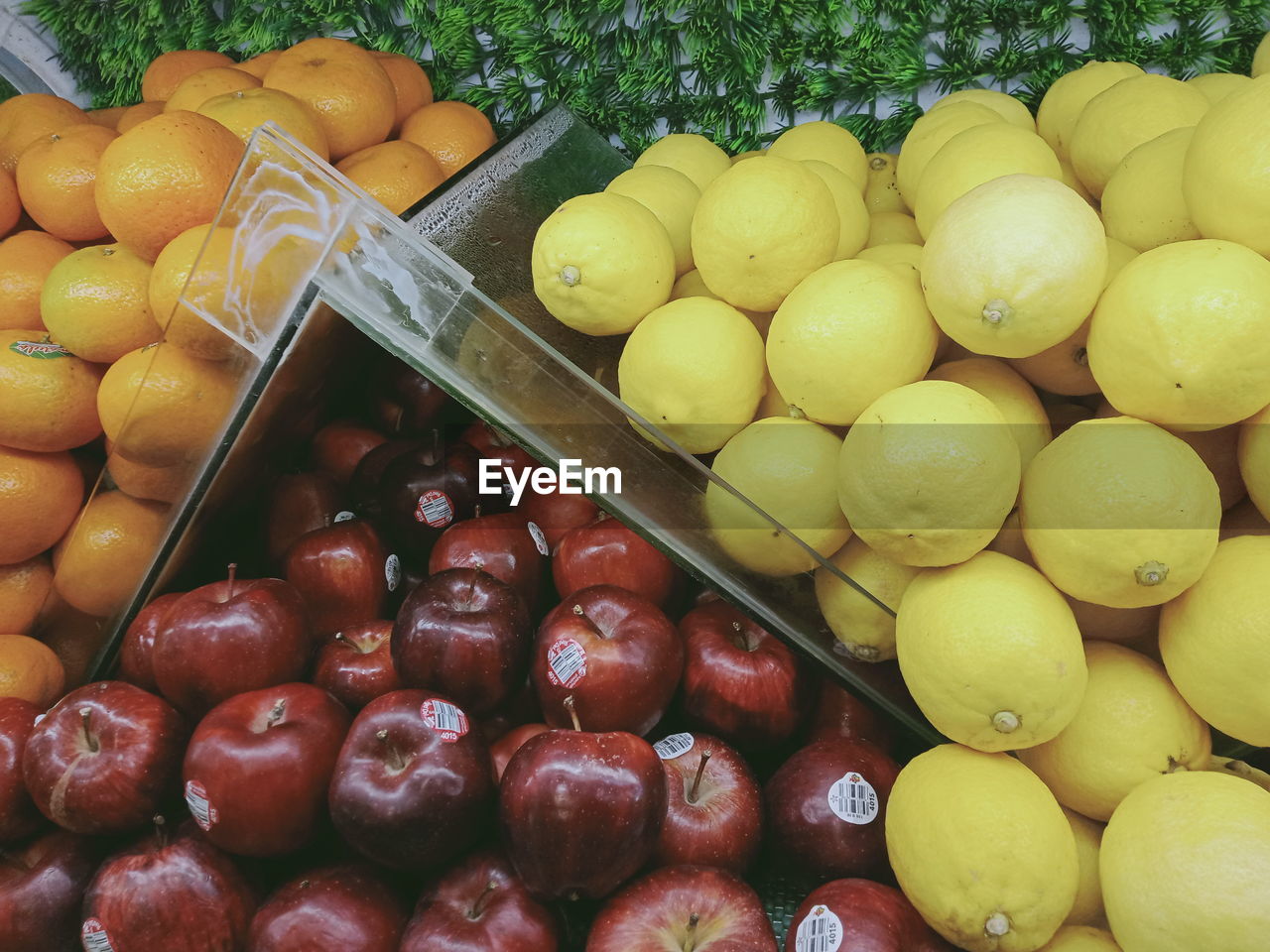 HIGH ANGLE VIEW OF ORANGES FOR SALE IN MARKET