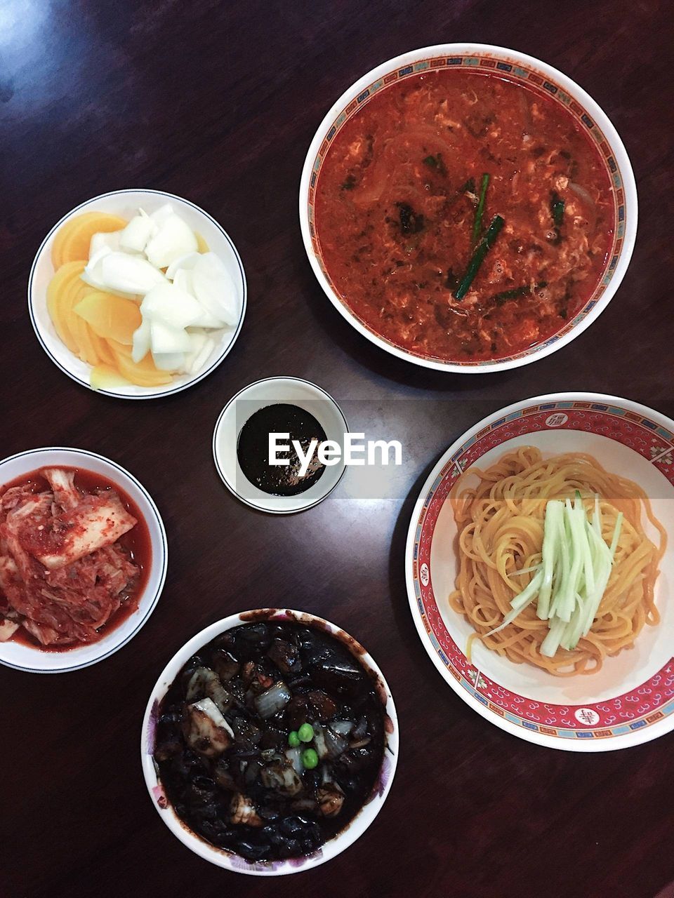 HIGH ANGLE VIEW OF SOUP SERVED ON TABLE