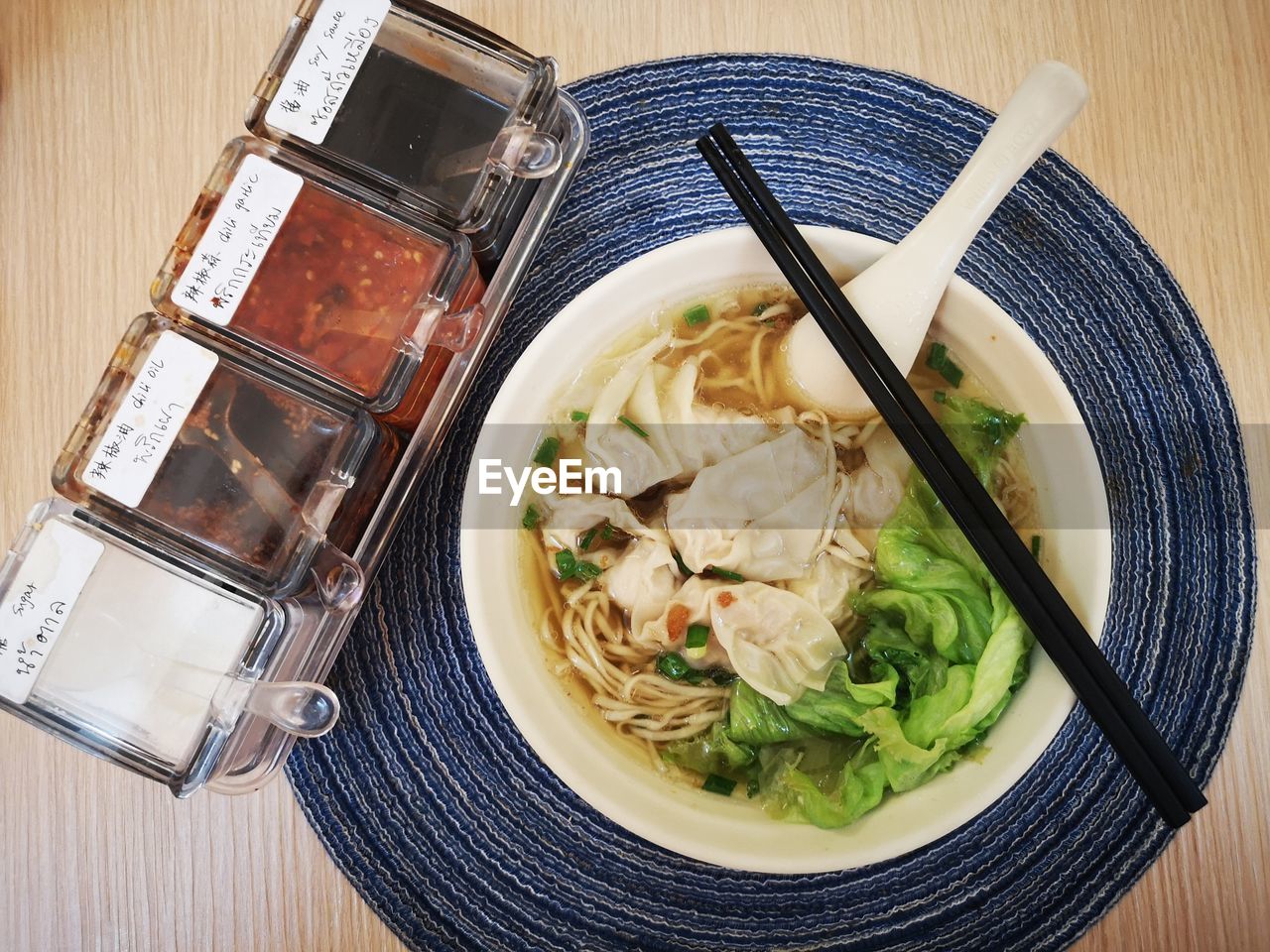 HIGH ANGLE VIEW OF PASTA IN PLATE ON TABLE