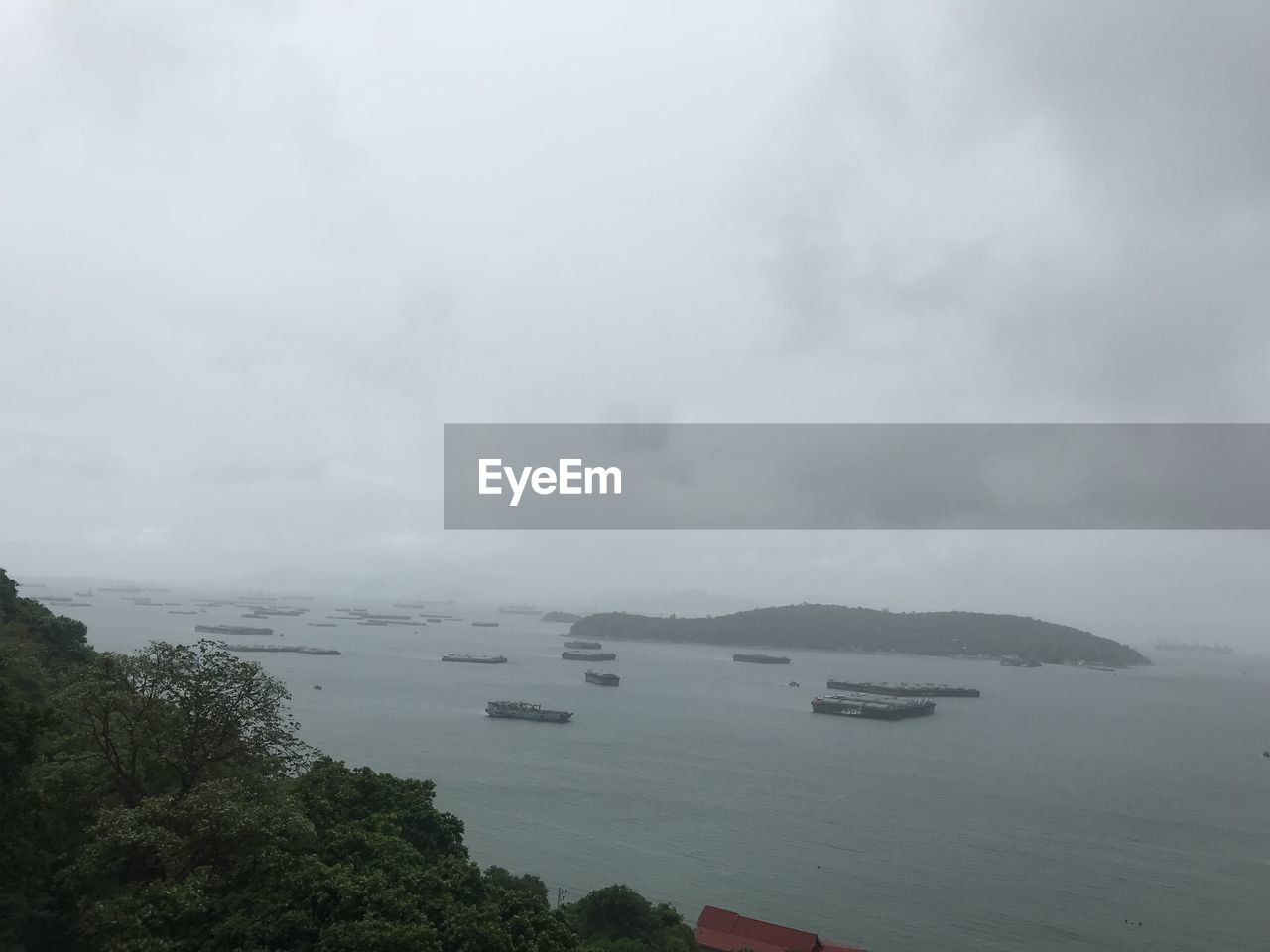 PANORAMIC VIEW OF SEA AGAINST SKY