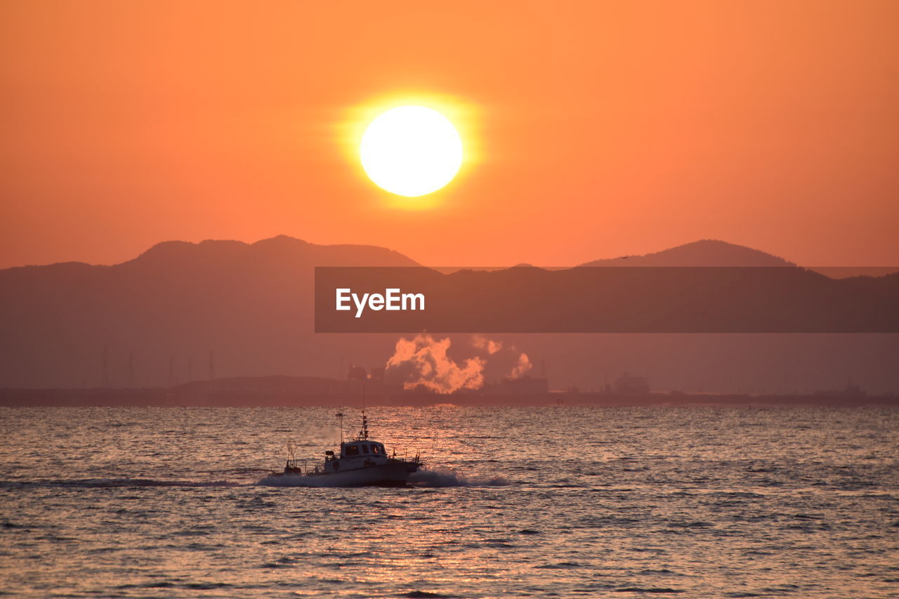 SCENIC VIEW OF SEA AGAINST ORANGE SKY