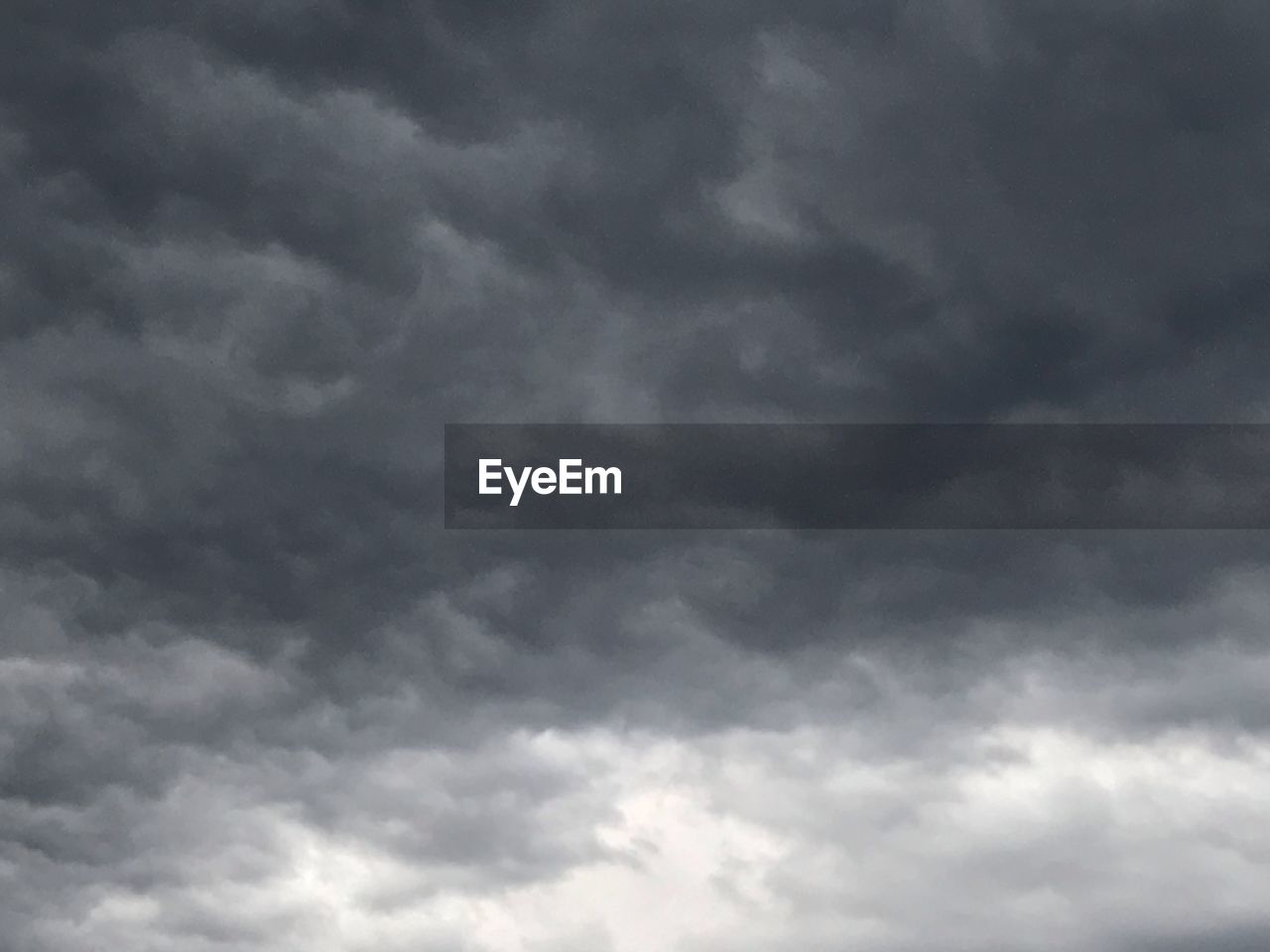 LOW ANGLE VIEW OF STORM CLOUDS OVER DRAMATIC SKY