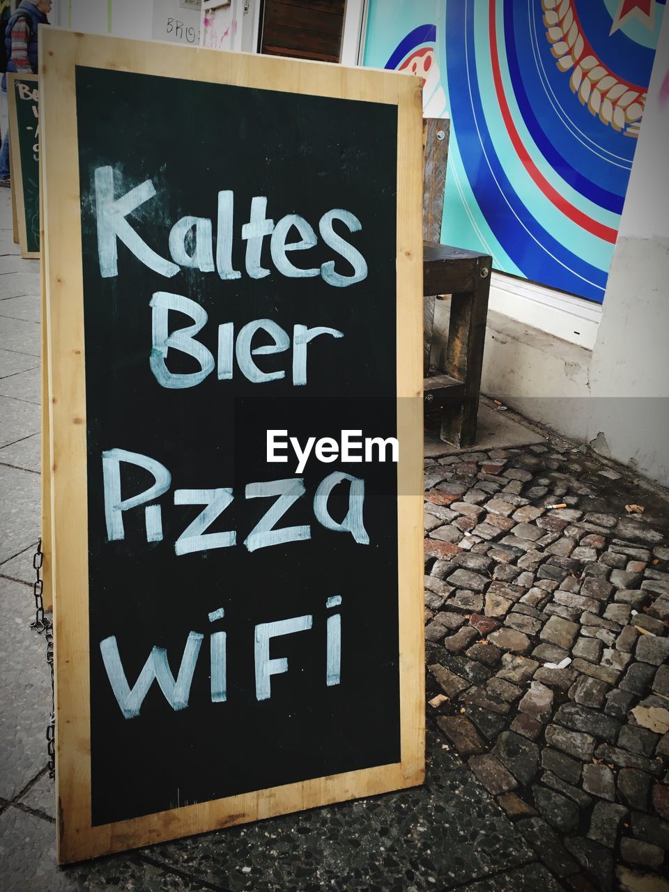 Close-up of a sign kaltes bier pizza wifi