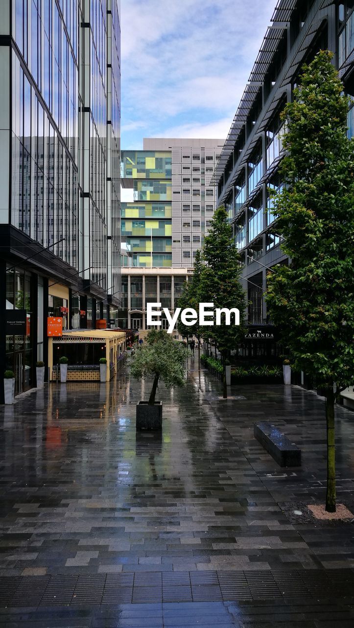 VIEW OF BUILDINGS AGAINST CLOUDY SKY