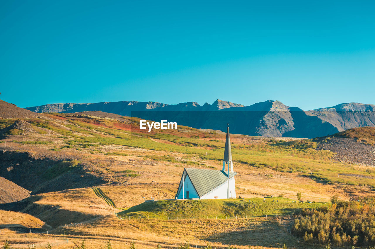 SCENIC VIEW OF MOUNTAIN AGAINST SKY