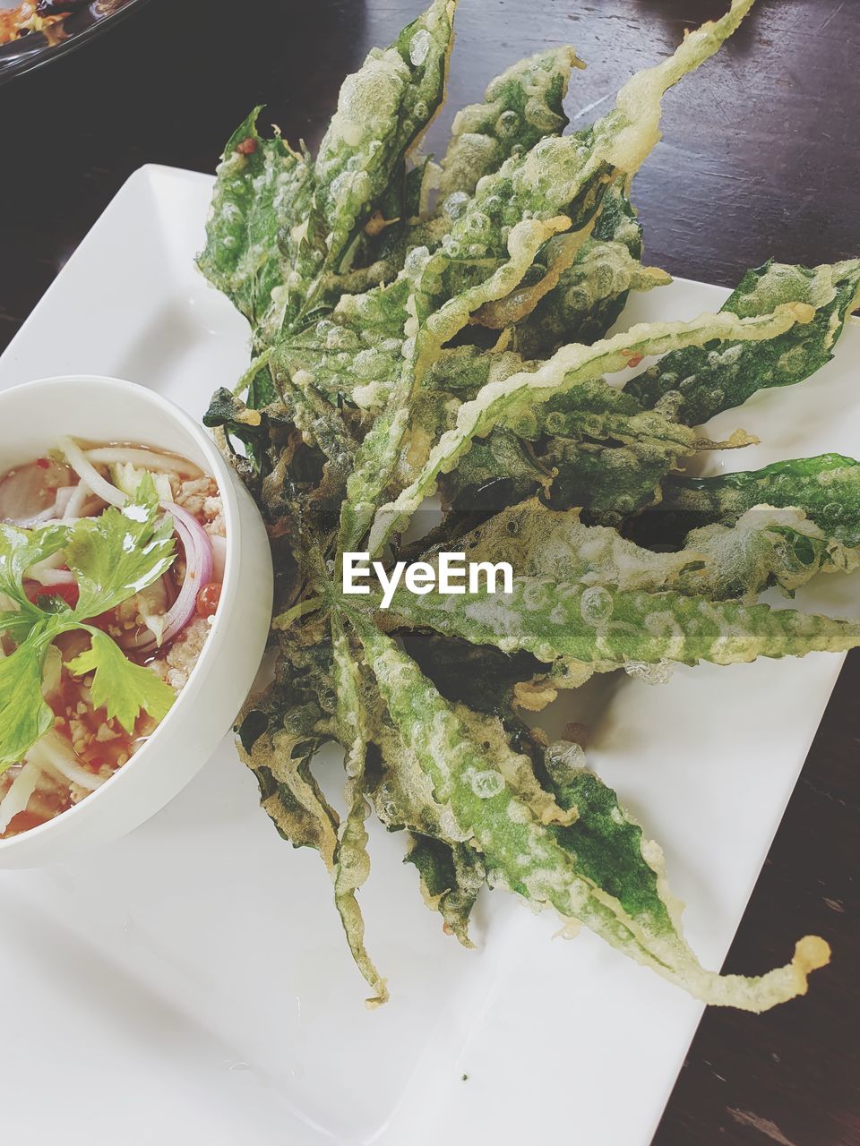 HIGH ANGLE VIEW OF FOOD SERVED IN PLATE