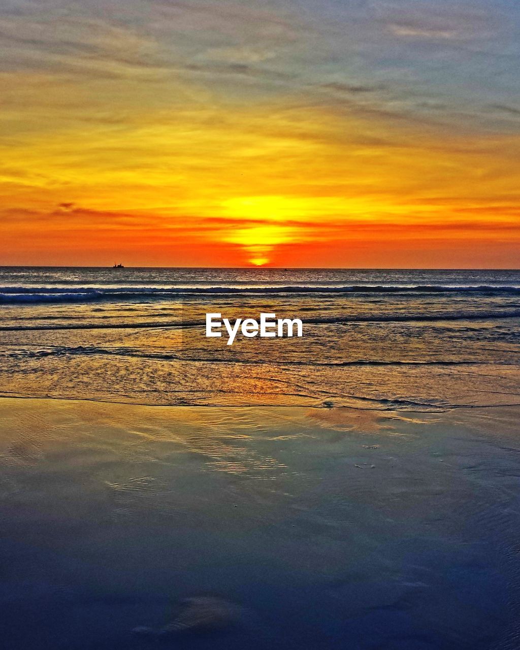 SCENIC VIEW OF BEACH AGAINST SKY DURING SUNSET