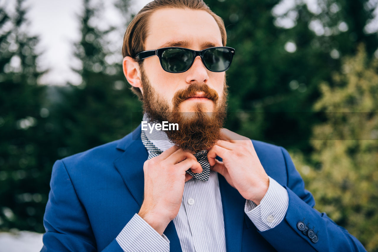 PORTRAIT OF YOUNG MAN WITH SUNGLASSES