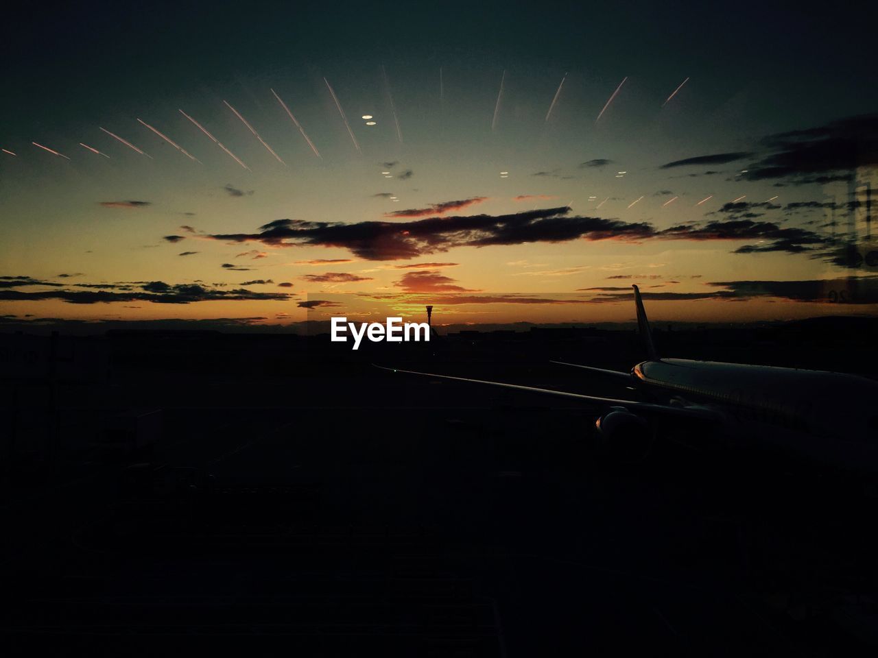 CLOSE-UP OF SILHOUETTE AIRPLANE AGAINST SKY DURING SUNSET