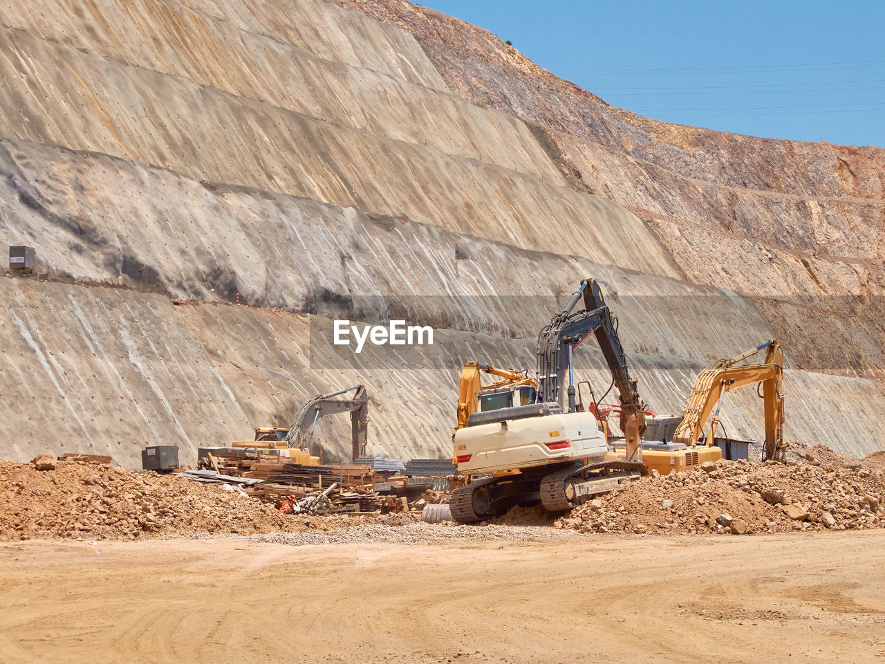 CONSTRUCTION SITE AT OBSERVATION POINT