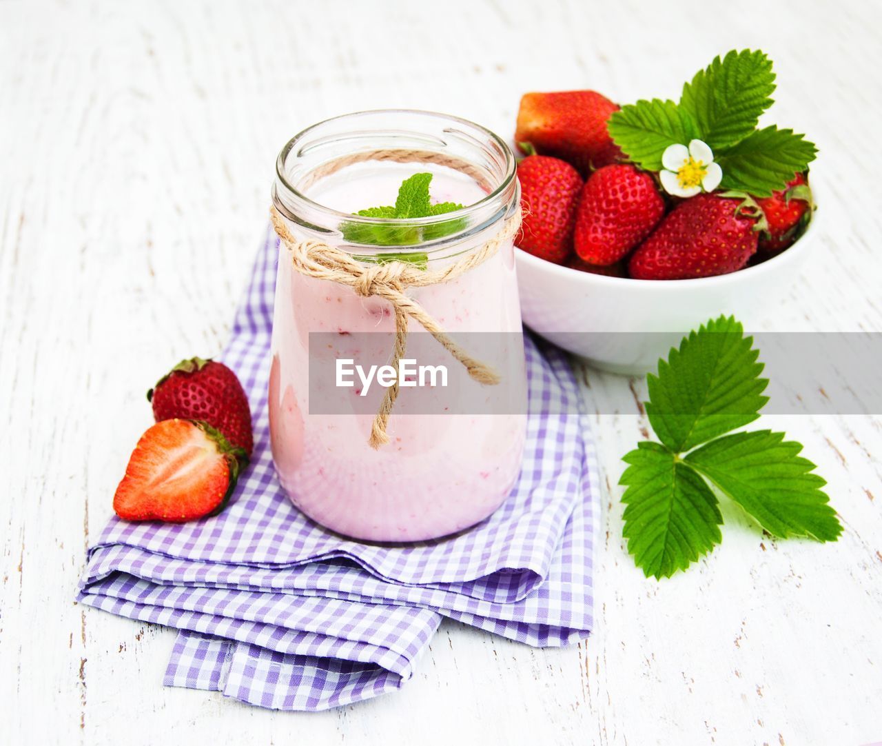 Yogurt with fresh strawberries