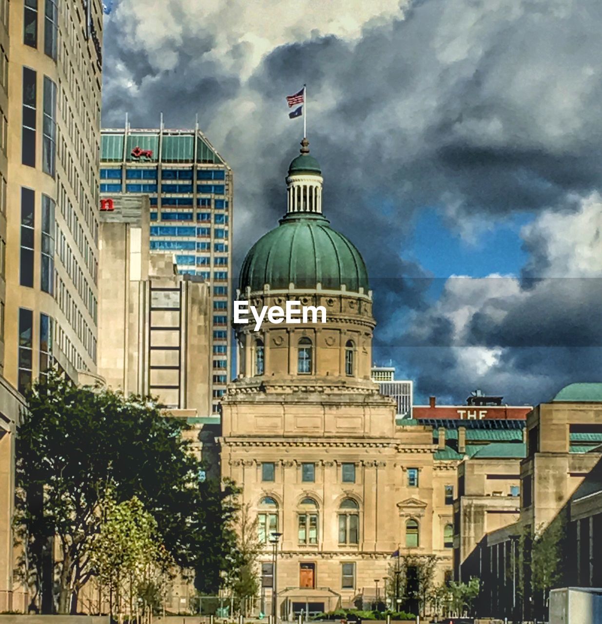 VIEW OF BUILDING AGAINST CLOUDY SKY