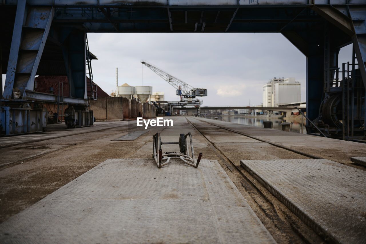 VIEW OF EMPTY ROAD