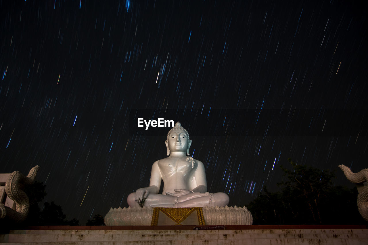 LOW ANGLE VIEW OF STATUE AGAINST TREES AGAINST SKY