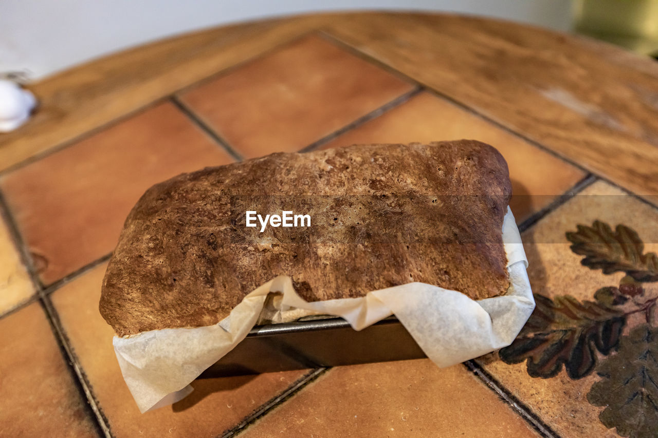 HIGH ANGLE VIEW OF BREAD AND COFFEE ON TABLE