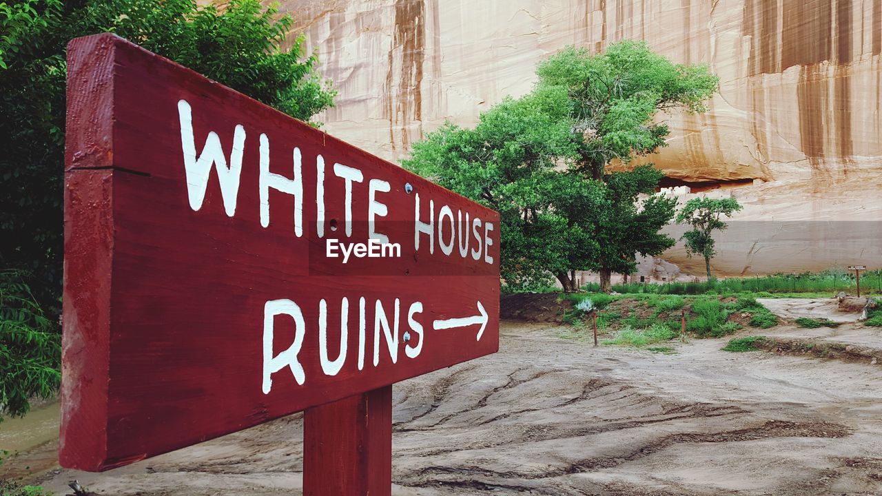 Wooden sign board in canyon de chelly national monument