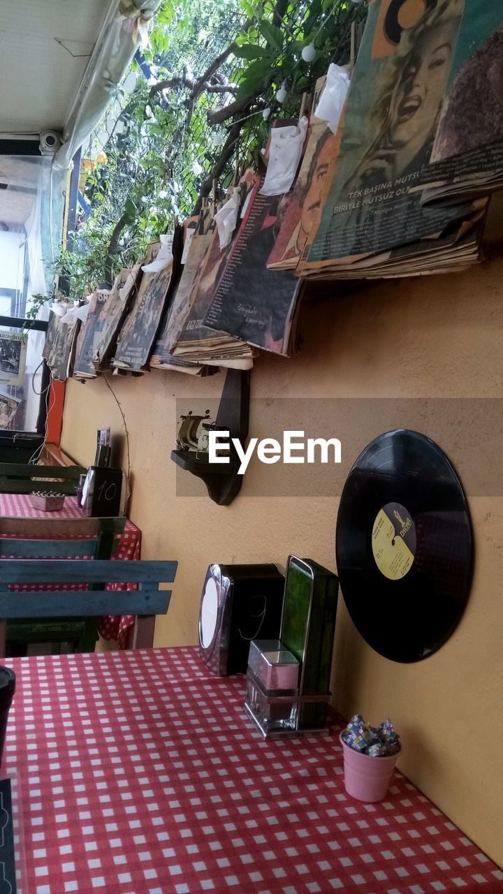 HIGH ANGLE VIEW OF POTTED PLANTS ON TABLE