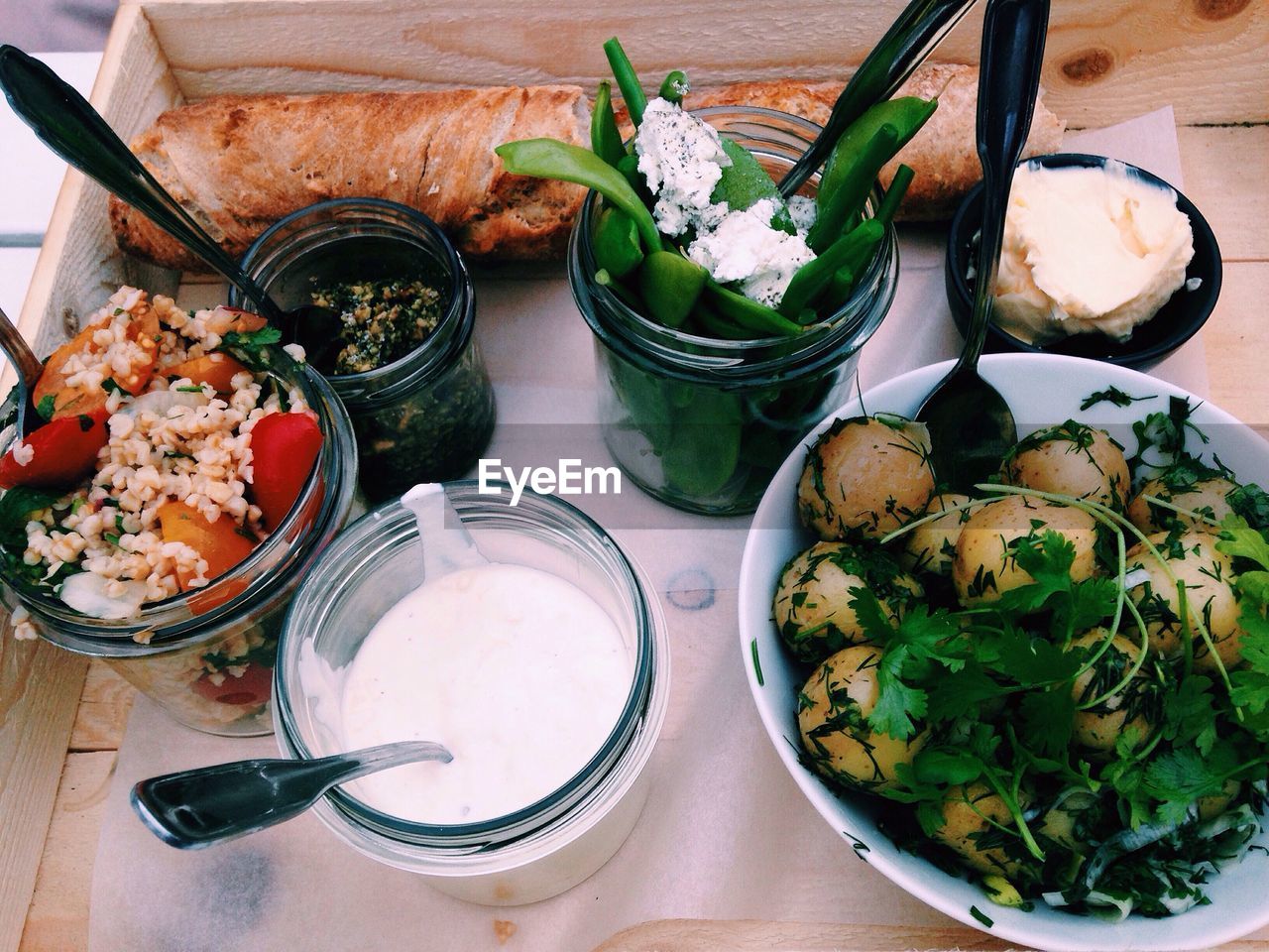 HIGH ANGLE VIEW OF FOOD ON TABLE