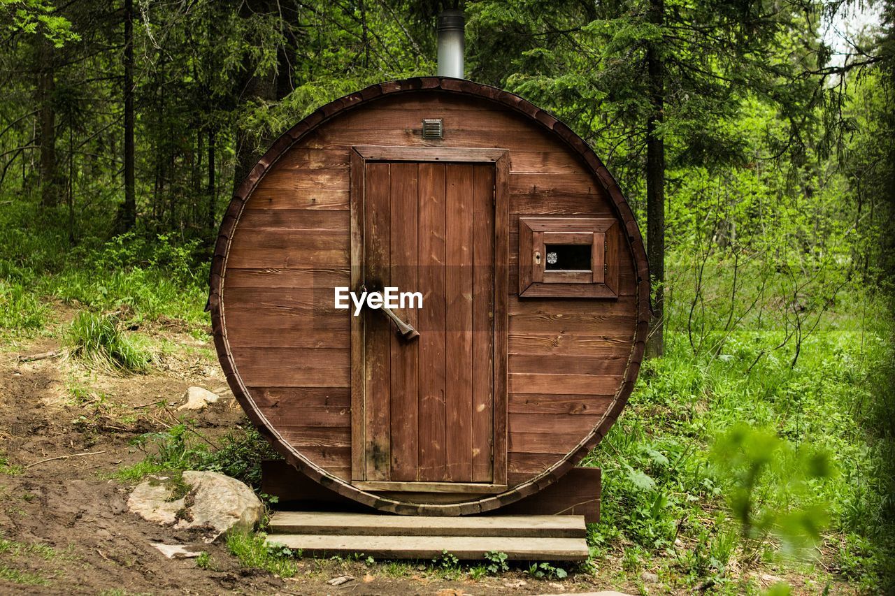 VIEW OF OLD WOODEN DOOR