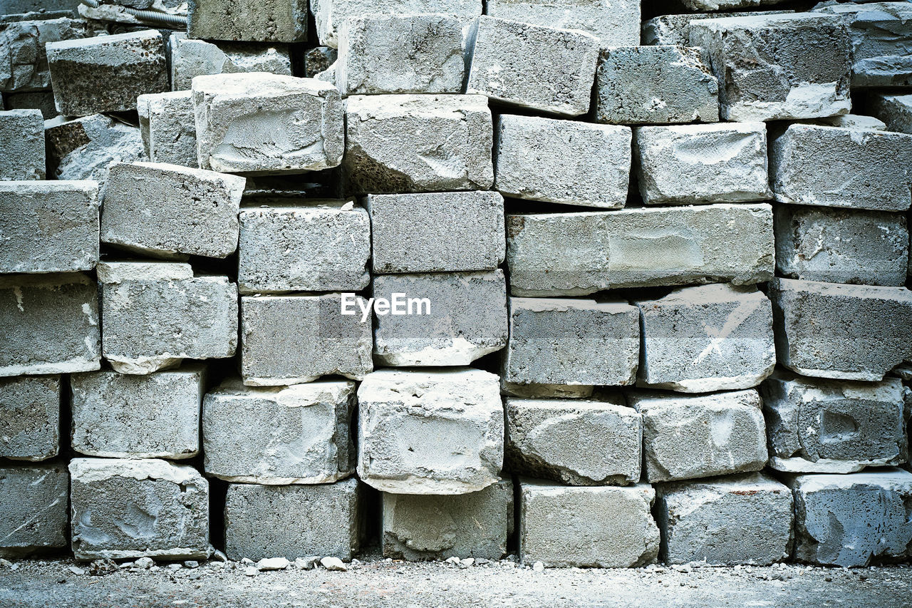 FULL FRAME SHOT OF WALL