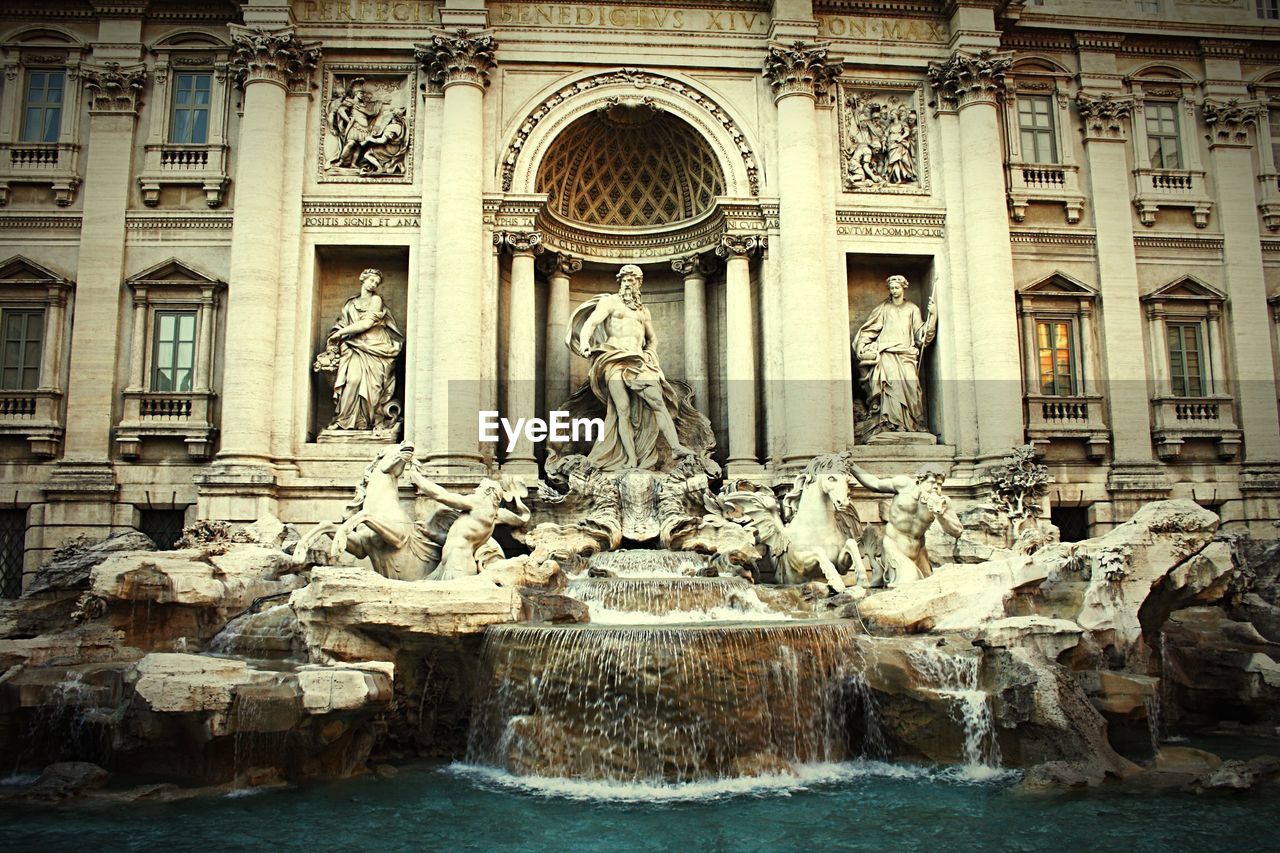 Statues on trevi fountain