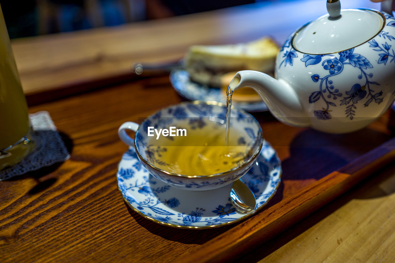 CLOSE-UP OF TEA ON TABLE