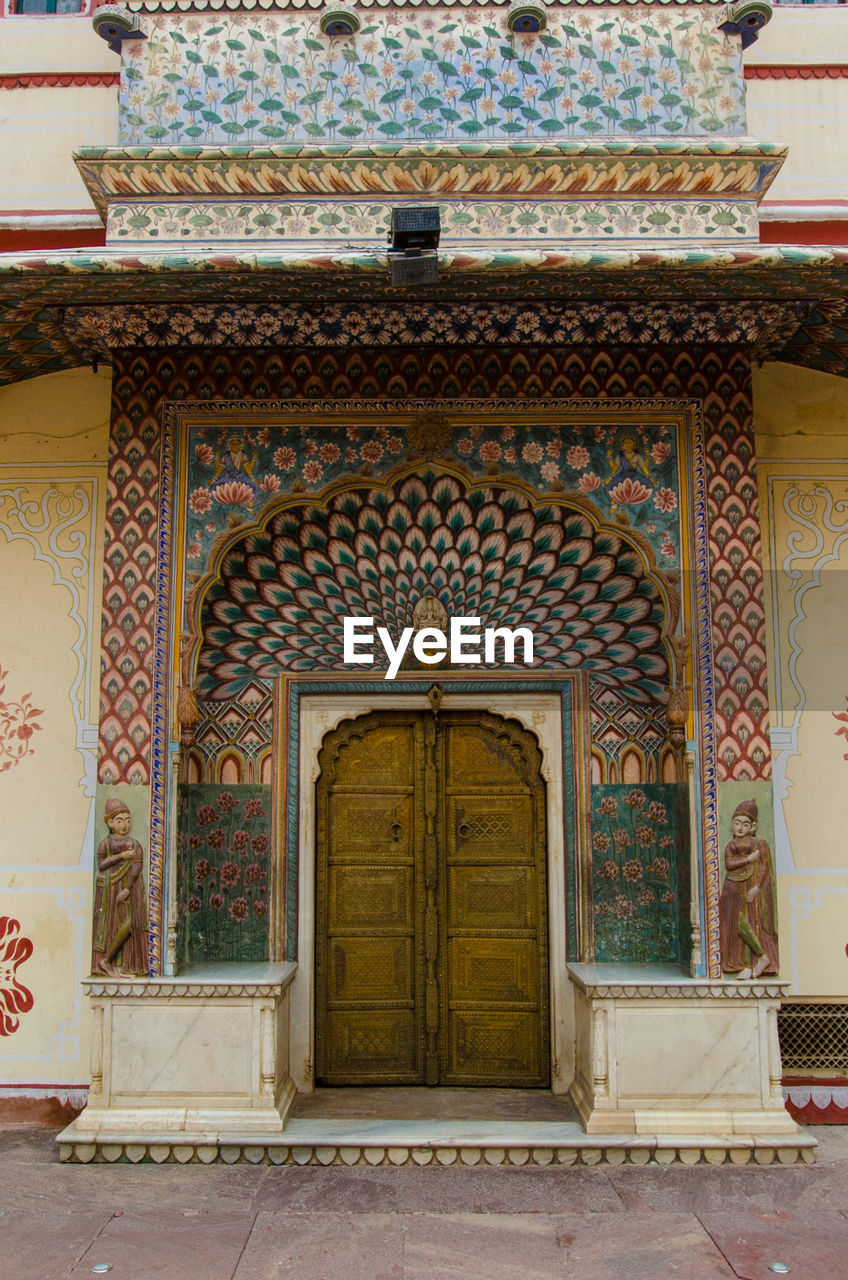 FACADE OF BUILDING WITH CLOSED DOOR