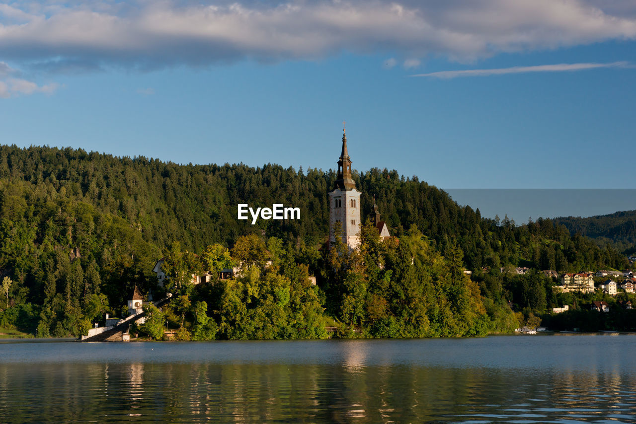 SCENIC VIEW OF LAKE AND BUILDINGS AGAINST SKY