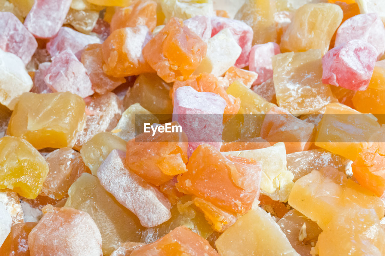 FULL FRAME SHOT OF SLICED FRUITS