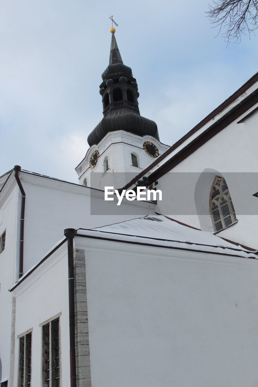 LOW ANGLE VIEW OF MOSQUE AGAINST SKY